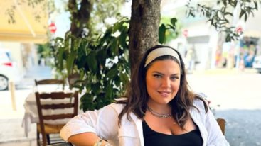 Νεα αποδραση για τη Δαναη Μπαρκα | Οι βολτες με sportive look στα δαση της Χαλκιδικης