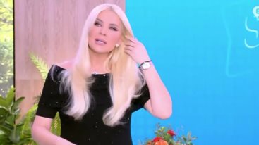 Η Κατερινα Καινουργιου χτενιστηκε on air: "Κατι δεν μ' αρεσει"