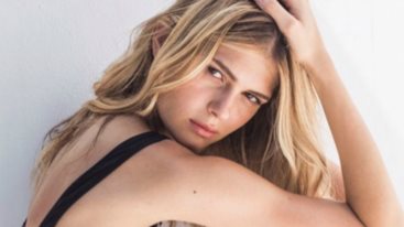 Δευτερο bachelorette για την Αμαλια Κωστοπουλου | Οι πρωτες αναρτησεις με την παρεα της