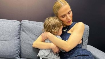 Ναντια Μπουλε | Τα παιχνιδια με τη Σεμελη της στο υπεροχα στολισμενο σαλονι της