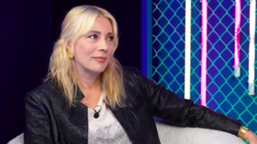 Σμαραγδα Καρυδη: "Μας συνελαβαν, χωρις να εχουμε κανει τιποτα - Μας στηνουν στον τοιχο και μας παιρνουν στην κλουβα"