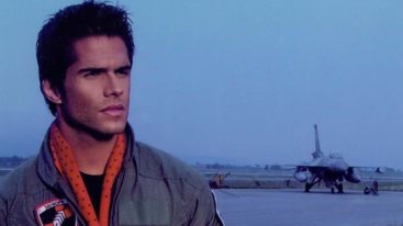 Ο Γιωργος Τσαλικης σε στιγμιοτυπα απο τη θητεια του στην πολεμικη αεροπορια