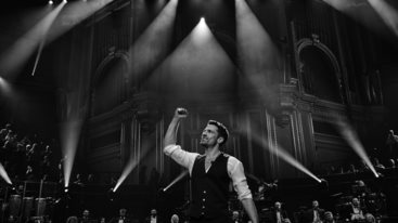 Σε αυτο το καναλι θα γιορτασει την Παραμονη Χριστουγεννων ο Κωνσταντινος Αργυρος