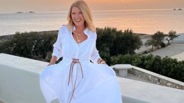 Μια ματια στο σπιτι της Σοφιας Αλιμπερτη | Μολις στολισε το πιο πρωτοτυπο χριστουγεννιατικο δεντρο