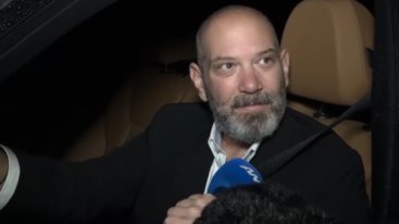 Ο Γιωργος Λαγιος μιλα για την αποχωρηση της Ελευθεριας Κοντογεωργη απο την παρασταση του