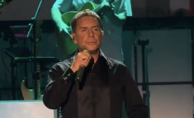 Ο Γιωργος Μαζωνακης ειναι ο καλλιτεχνης που κατηγορειται - Η δριμεια αντεπιθεση