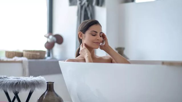 Πώς να χαλαρώσεις στο μπάνιο σου μετά από μια εξαντλητική ημέρα