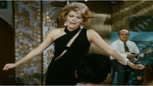 Γιατί &quot;το φόρεμα με τη μαχαιριά&quot; της Μαίρης Χρονοπούλου έχει επηρεάσει τουλάχιστον τρεις γενιές Ελληνίδων