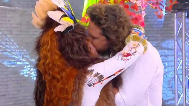 Το καυτό φιλί του Νάσου Παπαργυρόπουλου στη Βάνια