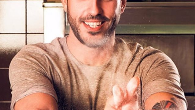 Γιώργος Τσούλης: Ο νέος σεφ της Μενεγάκη εξομολογείται: «Σε ό,τι καθρεφτίζει, πάω και κοιτάζομαι»