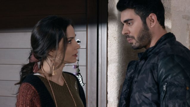 Το Τατουάζ: Τι θα συμβεί στα επόμενα επεισόδια; Η Νίνα προσπαθεί να ξεφύγει από τα νύχια των σωματεμπόρων, ενώ ο Ορφέας εντοπίζει το επόμενο θύμα του