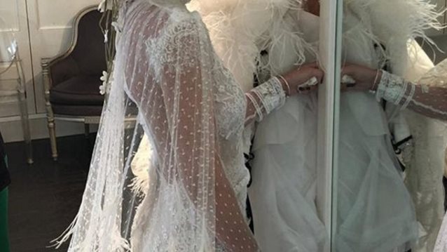 Αθηνά Οικονομάκου: Οι πρώτες εικόνες με το νυφικό της
