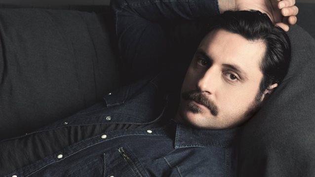 Γιώργος Χρυσοστόμου: «Δεν εμπιστεύομαι ότι η άλλη έχει έρθει για να με αγαπήσει. Γιατί ποιος είμαι εγώ για να με αγαπήσει;»