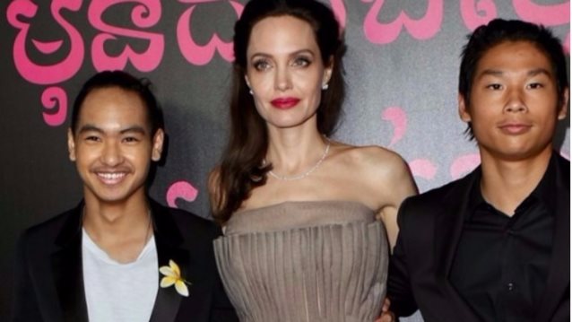 Angelina Jolie: Με παραμυθένιο outfit στη Νεοϋορκέζικη πρεμιέρα της ταινίας της