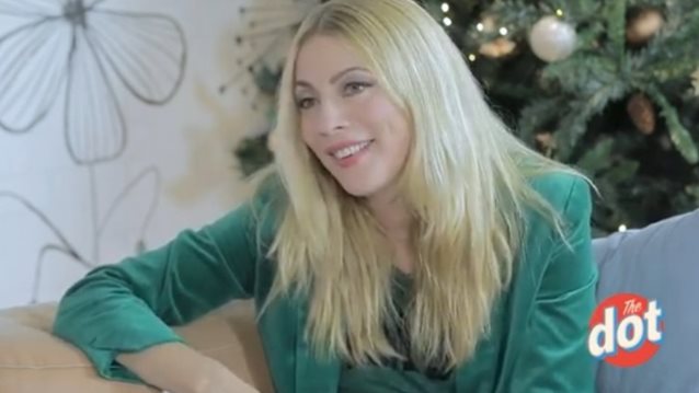 Σμαράγδα Καρύδη: Το σκηνοθετικό της ντεμπούτο, η σχέση με τον Θοδωρή Αθερίδη &amp; οι υπέρ εκδηλωτικοί γονείς της