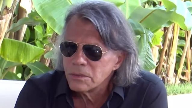 Ο Ηλίας Ψινάκης μιλά για όλα στη Μπέττυ Μαγγίρα! Το ξεκίνημα, οι stars που γνώρισε, τα 17 χρόνια με τον Ρουβά &amp; οι "μύθοι" σήμερα