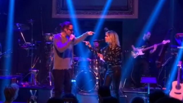 Chris Cornell &amp; Άννα Βίσση: Ο ροκ σταρ που έφυγε από τη ζωή είχε τραγουδήσει στο Hotel Ερμού μόλις πριν ένα μήνα!