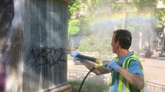 Δήμος Αθηναίων: Η εντυπωσιακή αντιγκράφιτι επιχείρηση ενός χιλιομέτρου στην Πατησίων