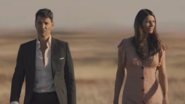 Σάκης Ρουβάς: Η Ηλιάνα Παπαγεωργίου πιο καυτή από ποτέ πρωταγωνίστρια στο νέο του video clip!