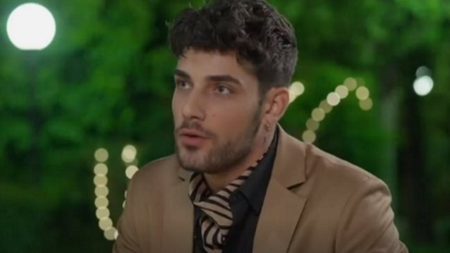 Ραφαήλ Καρυωτάκης: "Έχω δεχτεί αισχρό bullying. Έφτασα στο σημείο να ακούω τους φίλους μου να μιλάνε χαμηλόφωνα, και να νομίζω ότι λένε για μένα"