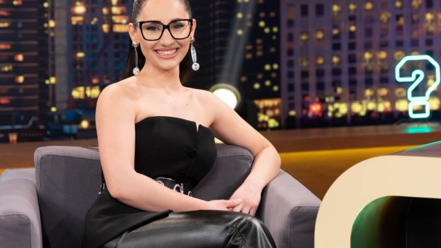 Klavdia: Με έχουν συγκρίνει πολλές φορές με τη Νάνα Μούσχουρη λόγω των γυαλιών