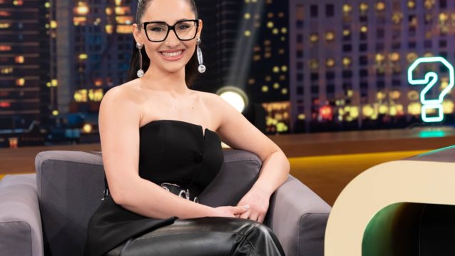 Klavdia: Με έχουν συγκρίνει πολλές φορές με τη Νάνα Μούσχουρη λόγω των γυαλιών