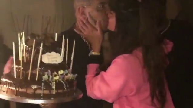 Ηλιάνα Παπαγεωργίου: Birthday party στην αγκαλιά του SNIK! Το φιλί μπροστά στην κάμερα