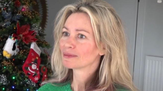 Άριελ Κωνσταντινίδη: "Άγχος ένιωθα μικρή για τα Χριστούγεννα. Έμφαση στην οικογενειακή θαλπωρή που δεν υπήρχε"