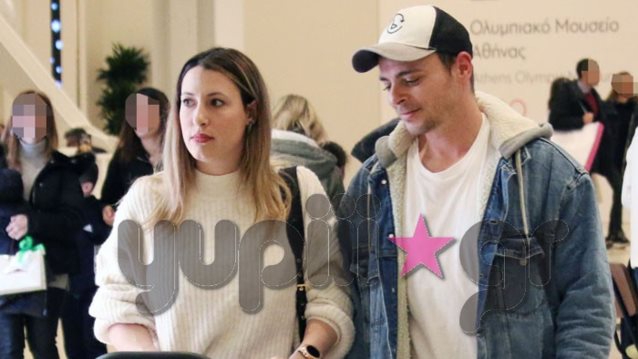 Νίκος Μίχας: Η πρώτη εμφάνιση με τη σύζυγό και την κόρη του! Όλες οι φωτογραφίες