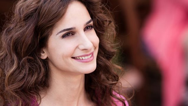 Μαρίνα Καλογήρου | Η μούσα του Παπακαλιάτη στο &quot;Αν&quot; πόζαρε γυμνή, αγκαλιά με τον γιο της