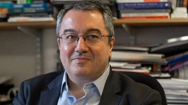 Κορονοϊός: Μόσιαλος: «Μηδενική ανοχή σε ψεκασμένες ‘θεωρίες’ - Να μη φτάσουμε σε δεύτερο κύμα λόγω ανευθυνότητας»