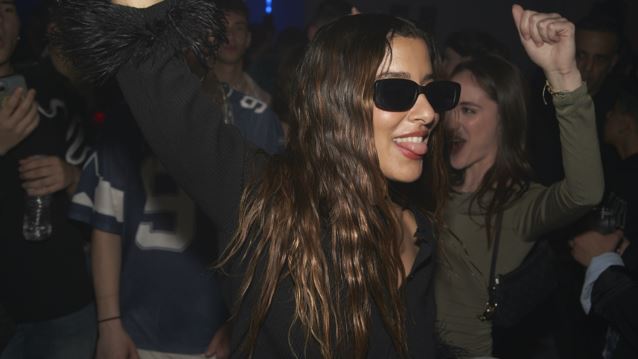 Aide-mémoire | Η Μαρίνα Σάττι επαναπροσδιορίζει το hit σήμερα &amp; ο Γιώργος Παπαδάκης περνά στην ιστορία του χθες