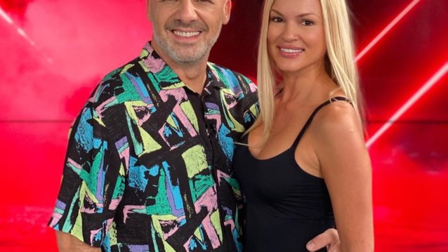 Βίκυ Κάβουρα

: Εμφανίστηκε στον Μουτσινά &amp; (σχεδόν) επιβεβαίωσε την αποχώρησή της από το J2US!