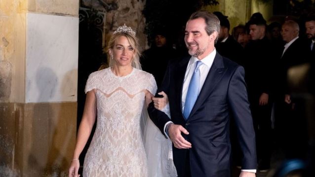 Χρυσή Βαρδινογιάννη - Νικόλαος Ντε Γκρες | Χαλαρή βραδινή έξοδος σε ελληνικό νησί με αγαπημένα τους πρόσωπα