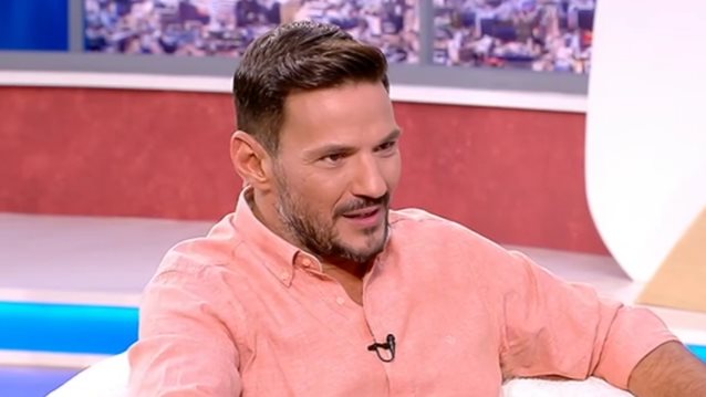 Κώστας Τσουρός: Πρέπει η Βανδή να του κρατήσει το χεράκι στο δικαστήριο;