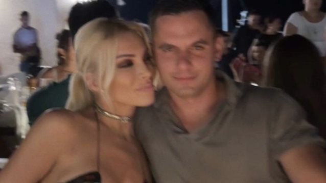 Η Κατερίνα Καινούργιου στην Πάρο με τον Πάνο Κουτσουμπή