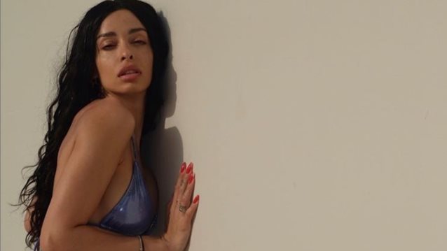 Ελένη Φουρέιρα: Μάς δείχνει τι κάνει μόνη της στην... πισίνα της και «ρίχνει» το Instagram!