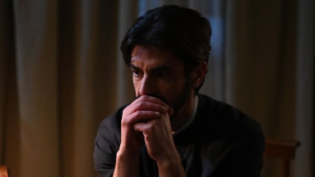 Άγιος Έρωτας | Η μητέρα του πατέρα Νικόλαου τον πιάνει στο κρεβάτι με τη Χλόη &amp; η Ελένη προδίδει τον Πέτρο!