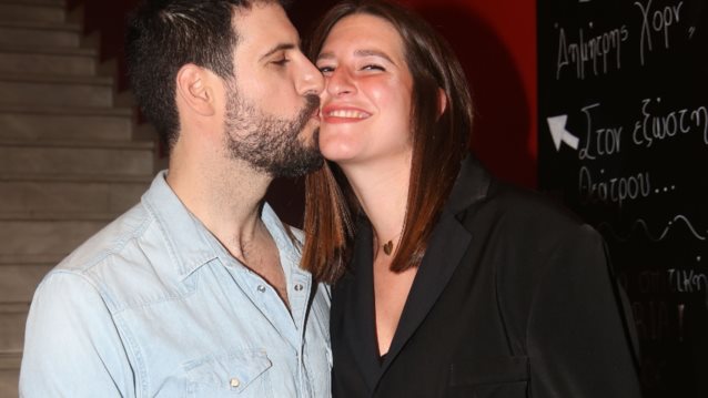 Θανάσης Πατριαρχέας: Το τρυφερό φιλί μπροστά στην κάμερα στην εγκυμονούσα σύντροφό του!