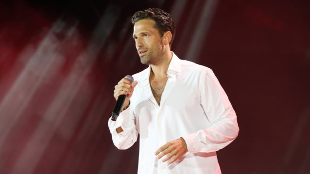 Ο Κωνσταντινος Αργυρος σε μια μεγαλη φιλανθρωπικη ενεργεια