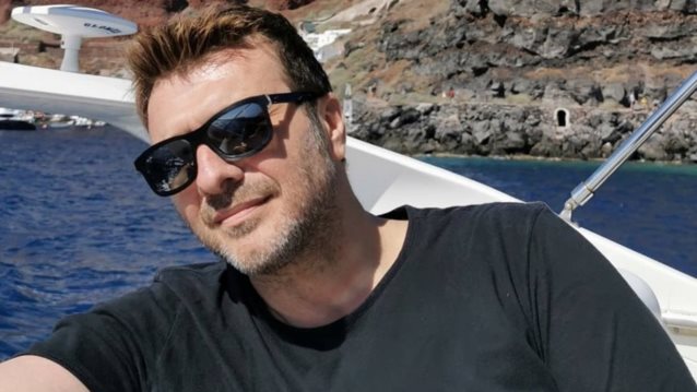 Γιαννης Πλουταρχος: Η σπανια φωτογραφια με τη συζυγο και τα παιδια τους απο τις καλοκαιρινες τους διακοπες