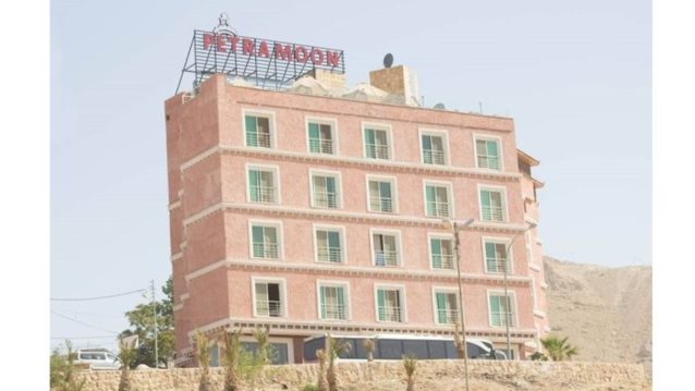 20 αληθινές τοποθεσίες που μοιάζουν να έχουν βγει από ταινία του Wes Anderson: Βγαλμένα από τις σελίδες του πιο stylish παραμυθιού!