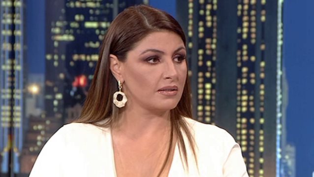 Η Έλενα Παπαρίζου μιλά για την περίοδο της κατάθλιψης και &quot;λυγίζει&quot; στο The 2Night Show