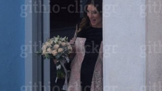 Αθηνά Οικονομάκου : Με φουσκωμένη κοιλίτσα στον γάμο της με τον Φίλιππο Μιχόπουλο: Δείτε τι φόρεσε!