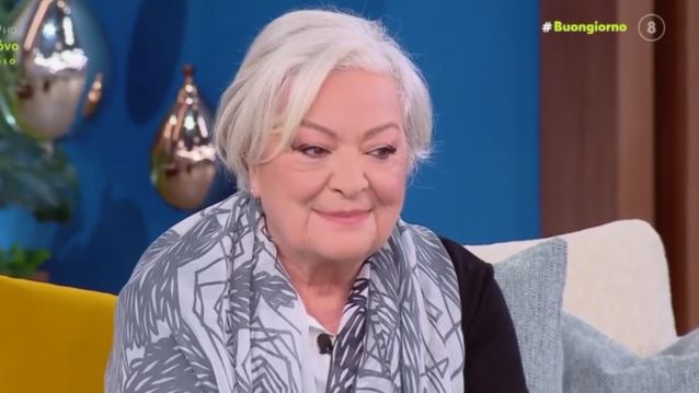 Τάνια Τσανακλίδου: "Πήρα ένα κασετόφωνο, πήγα στο μνήμα της μάνας μου και το έβαλα τέρμα δυνατά"