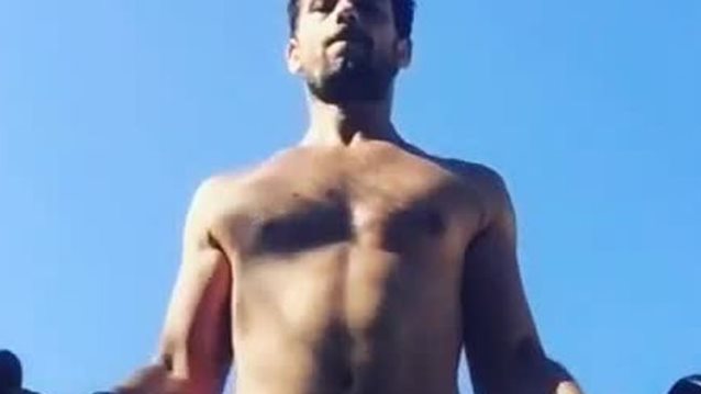 Αποστόλης Τότσικας: Δείτε τον να κάνει πρωινή γυμναστική και στις διακοπές: VIDEO