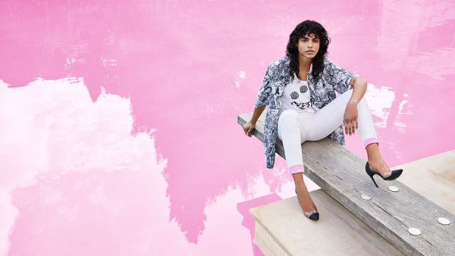 Diesel: Αυτά τα jeans έχουν μια χρωματιστή λεπτομέρεια που θα σε ενθουσιάσει