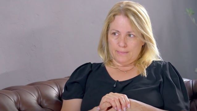 Συγκλονίζει η Μαριάννα Τουμασάτου: &quot;Ο μπαμπάς μου φόρεσε παπούτσια πρώτη φορά στα 13. Ήταν ξυπόλυτος&quot;