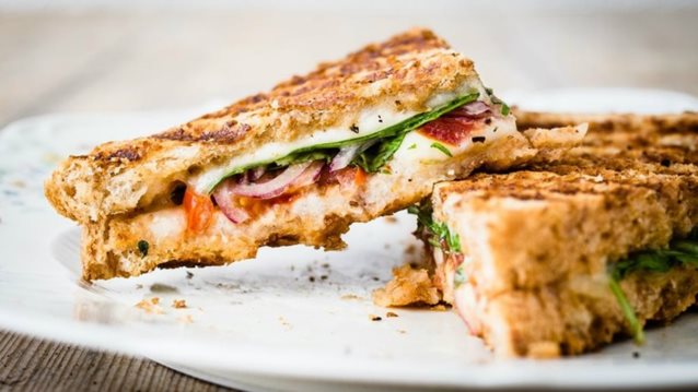 5 γκουρμέ τοστ που θα σε κάνουν να ξεχάσεις το delivery: Δοκίμασε και δεν θα χάσεις