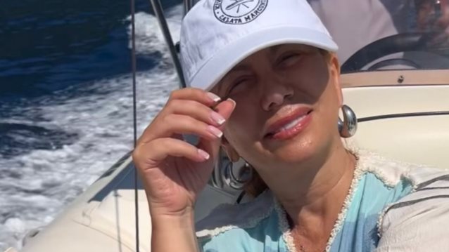 Άλλος άνθρωπος! Η Ζήνα Κουτσελίνη χωρίς ίχνος μακιγιάζ στην Ιταλία